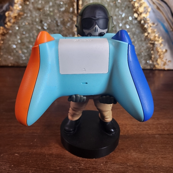 Microsoft Xbox Series X Space Jam Tune Squad Limited Edition Wireless Controller - Picture 4 of 4